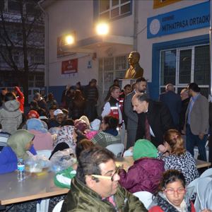 8 Nisan Dünya Romanlar Günü kapsamında; Edirne Merkez Yeniimaret Mahallesinde iftar programı düzenlendi - fotoğraf 2