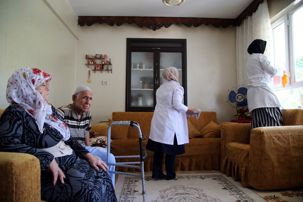 Minister Derya Yanık: "We started to deposit a total of 2.432.000.000 TL Home Care Allowance into accounts"