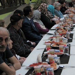 Büyükler Küçükler İle İftar Ediyor, İftihar Ediyor - fotoğraf 2