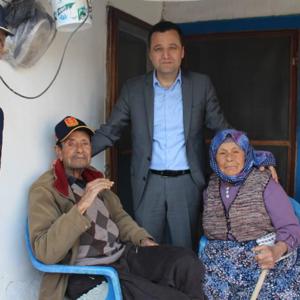 İl Müdürümüz Osman TOPRAKÇI, Milas İlçesinde yaşayan Kıbrıs Gazisi Faik KUNDAKÇI, Kore Gazisi Vasfi ÇELİK ve 11.04.2023 tarihinde vefat eden Ahmet YILDIZ’ın ailesini ziyaret etti. - fotoğraf 2