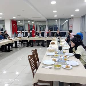 Orman Bölge Müdürlüğü ve DSİ Misafirhanesinde Kalan Depremzede Vatandaşlarimizla İftar Programı - fotoğraf 3
