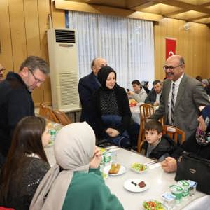 Şehit Aileleri ve Yakınları Onuruna İftar Programı Düzenlendi - fotoğraf 2