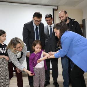 TİP-1 Diyabet Tanısı Almış Çocuklara Verilecek Kan Şekeri Ölçüm Cihazı-Sensörleri ve Akıllı Telefonların Dağıtım Töreni - fotoğraf 3