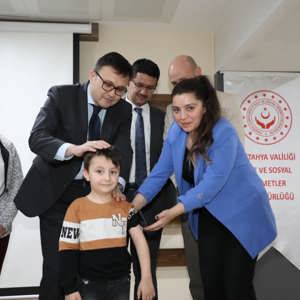 TİP-1 Diyabet Tanısı Almış Çocuklara Verilecek Kan Şekeri Ölçüm Cihazı-Sensörleri ve Akıllı Telefonların Dağıtım Töreni - fotoğraf 2