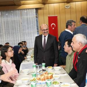 Gazilerimiz ve Gazi Ailelerimiz Onuruna İftar Programı - fotoğraf 4