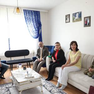 Vali Vekilimiz Mustafa Güney ve İl Müdürümüz Fatma Uz Gazimiz Uzm. Çvş. Fatih Varol ve ailesini ziyaret ederek Ramazan Bayramı’nı Tebrik Etti - fotoğraf 1
