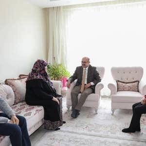Vali Vekilimiz Mustafa Güney ve İl Müdürümüz Fatma Uz Arife Gününde Şehit Ailelerimizi ve Gazilerimizi Yalnız Bırakmadı - fotoğraf 1