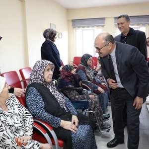 Huzurevi Yaşlı Bakım ve Rehabilitasyon Merkezi Müdürlüğü’nde Bayramlaşma Programı Düzenlendi - fotoğraf 4
