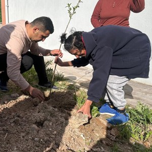 Kütahya Engelsiz Yaşam Bakım Rehabilitasyon ve Aile Danışma Merkezi Müdürlüğü’nde Bakım Hizmeti Alan Engellilerimizle Fidan Dikimi Etkinliği Düzenlendi - fotoğraf 1