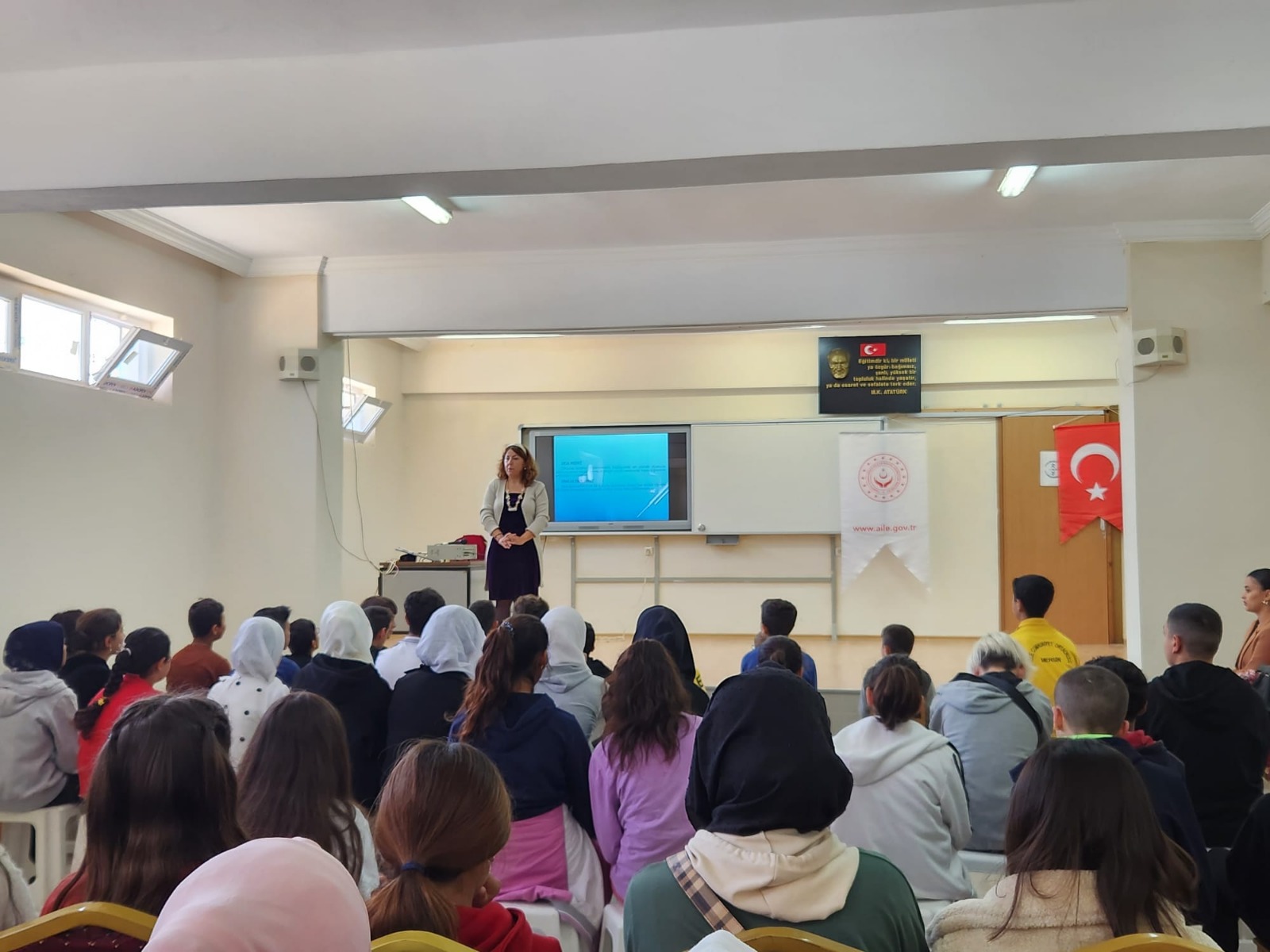 #Mezitli ilçemiz Tece Cumhuriyet  İlköğretim  okulu öğrencilerine #ÇocukHakları konusunda eğitim düzenlenmiştir. 