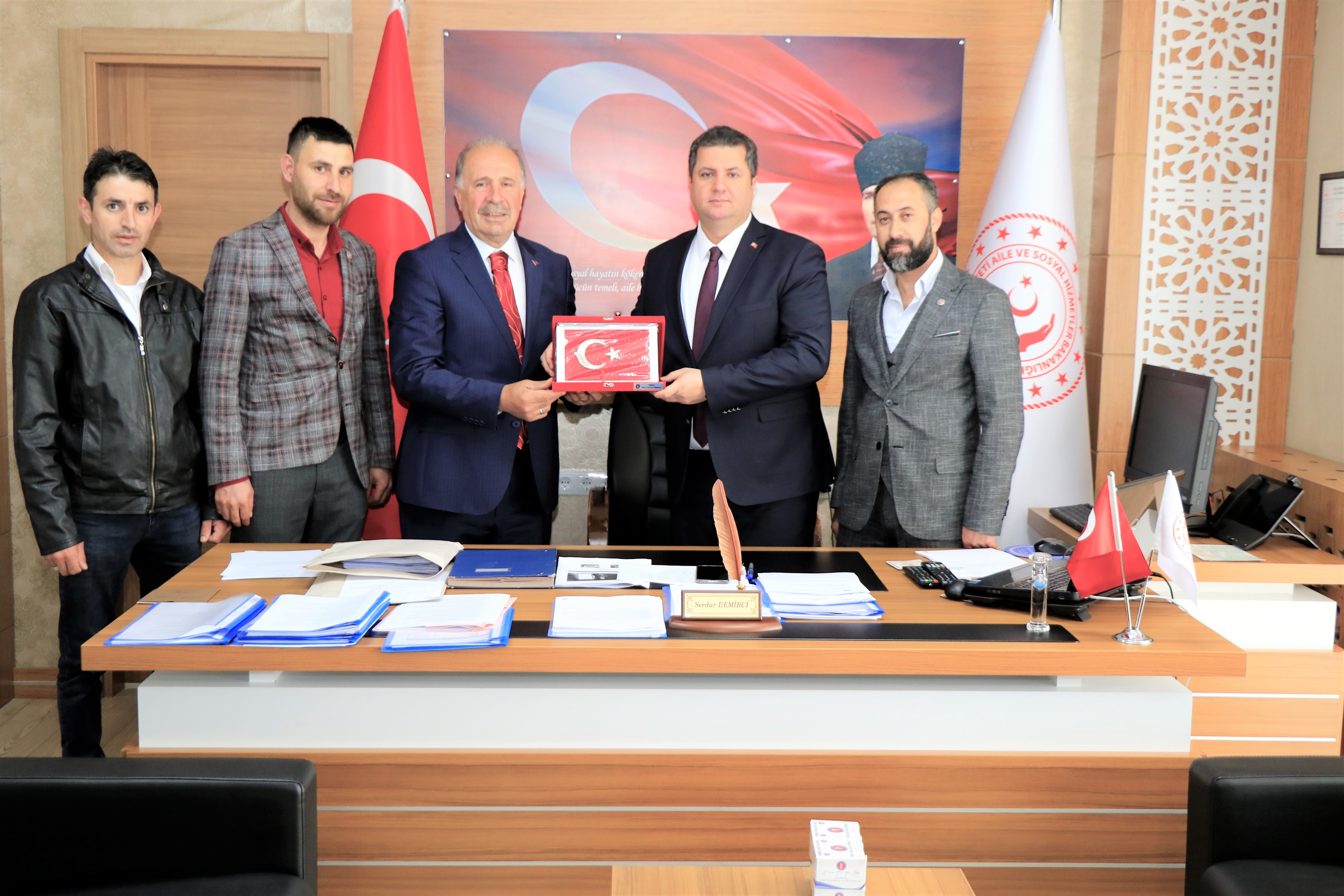 Türkiye Sağlık İşçileri Sendikası Genel Başkan Yardımcısı Osman Çavuş, İl Müdürümüz Serdar Demirci’yi makamında ziyaret etti.