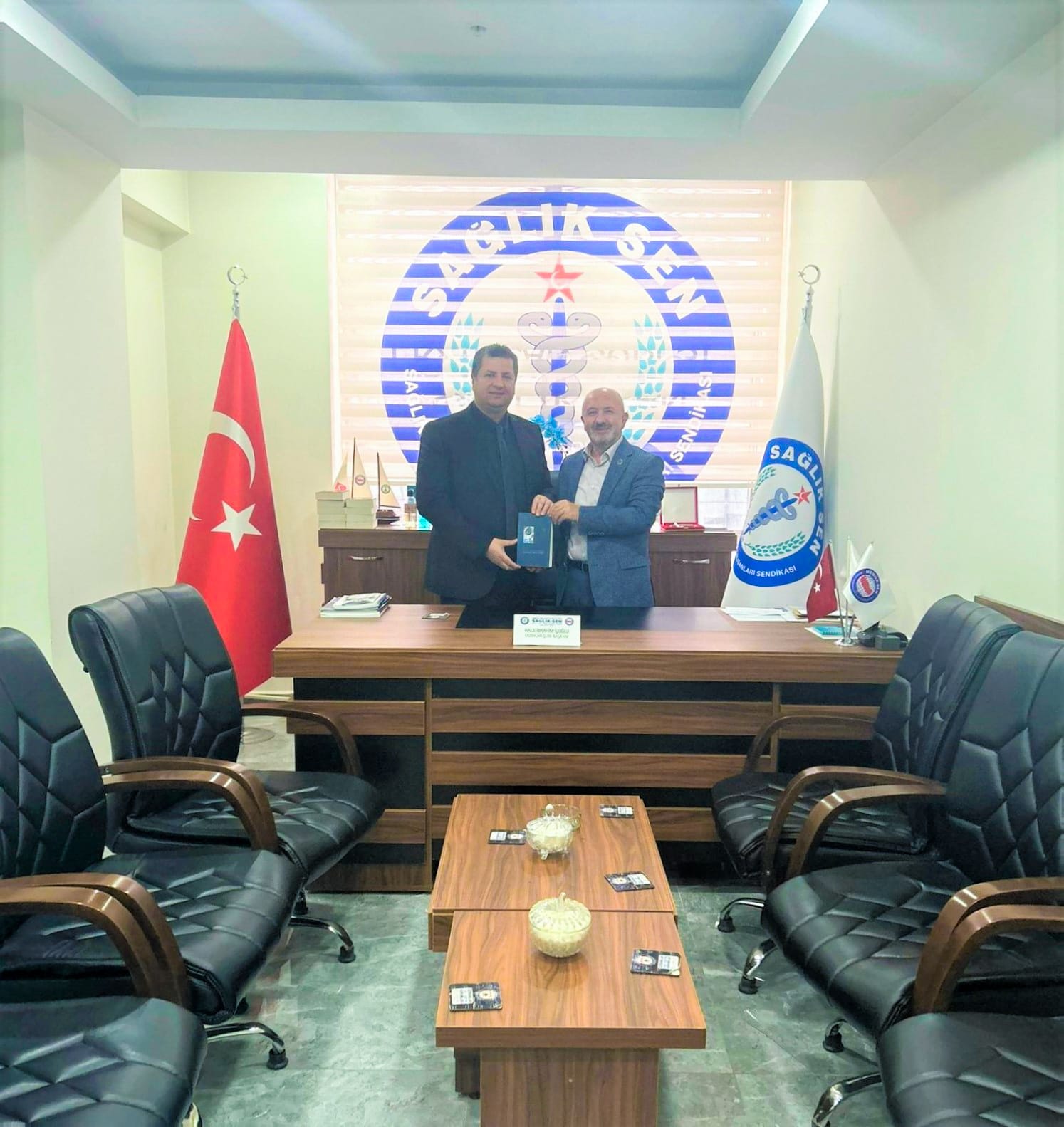 İl Müdürümüz Serdar Demirci’ den, Sağlık-Sen Erzincan Şube Başkanı Halil İbrahim İçoğlu’na ziyaret.