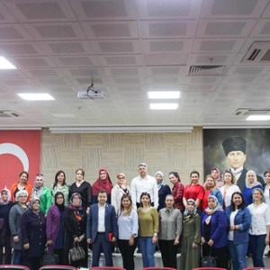 İl Müdürümüz Osman TOPRAKÇI başkanlığında Çocuk Evlerinde görevli Bakım Personellerine ile toplantı gerçekleştirildi. - fotoğraf 1