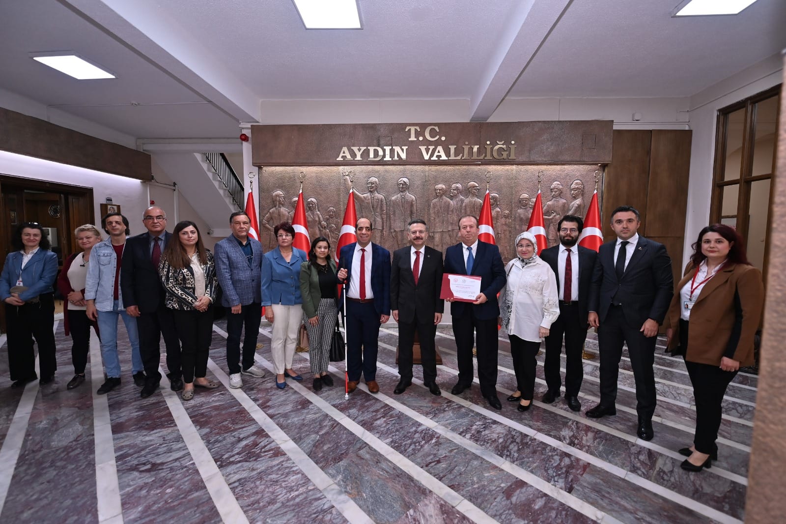 İl Müdürümüz Ömer Turan Engelliler Haftası ve Dünya Çölyak Günü nedeniyle Engelli Dernekleri Başkanları ve Aydın Çölyak ve Glutensiz Beslenme Derneği Yöneticileri, Valimiz Sayın Hüseyin Aksoy’u ziyaret etti
