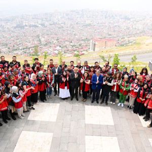Tarım ve Orman Bakanımız Sayın Vahit Kirişçi Kırmız Yeleklilerle Kahvaltıda Bir Araya Geldi - fotoğraf 1