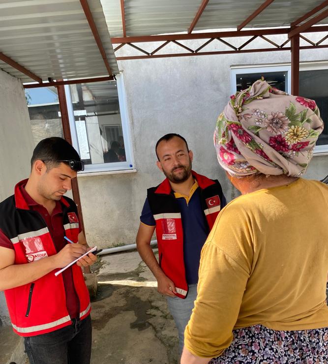 Aralıksız devam ettiğimiz ulusal hane ziyaretlerimizde, vatandaşlarımızı ihtiyaç duydukları hizmet modellerimizden yararlandırıyor,diğer kamu kurumları hakkında rehberlik ve yönlendirme yapıyoruz.   📍 Silifke 