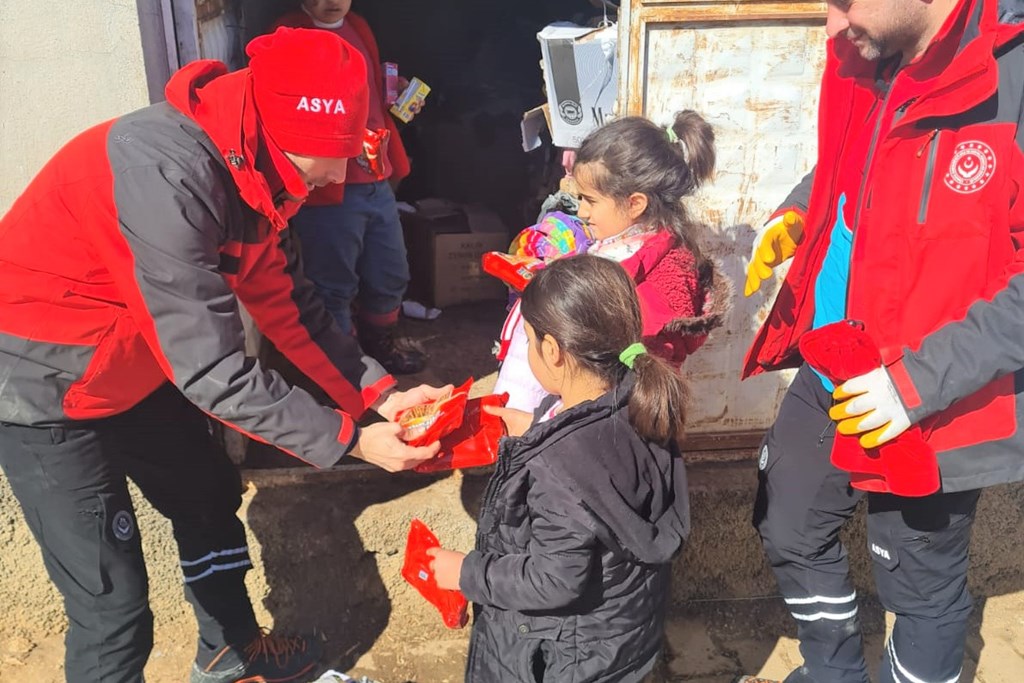 Bakanımız Derya Yanık: "Depremlerden etkilenen vatandaşlar için bugüne kadar 1 milyar 851 milyon TL kaynak aktardık"