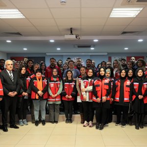 Sayın Bakanımız Derya Yanık’tan Kırmızı Yeleklilere Sürpriz Ziyaret - fotoğraf 1