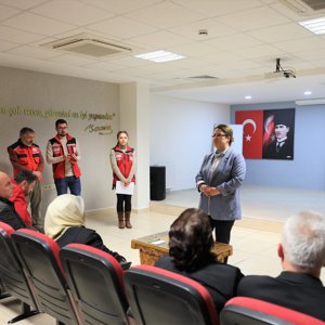Sayın Bakanımız Derya Yanık’tan Kırmızı Yeleklilere Sürpriz Ziyaret - fotoğraf 2