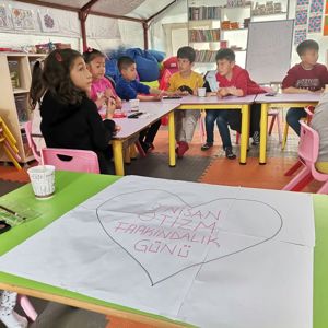 2 Nisan Dünya Otizm Farkındalık Gününde Kırmızı Yelekliler Birçok Etkinlik Gerçekleştirdi - fotoğraf 1