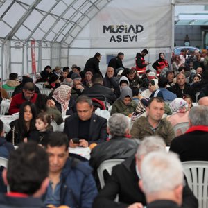  Bakanımız Sayın Derya Yanık Kahramanmaraş'ta Depremzedelerle İftarda Bir Araya Geldi - fotoğraf 4