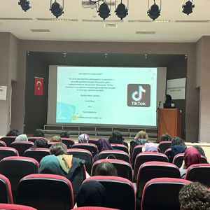 Dijital Dünyada Daha Güçlü Kadınlar Projesi Kapsamında "Dijital Okuryazarlık Eğitimi" Gerçekleştirildi - fotoğraf 4