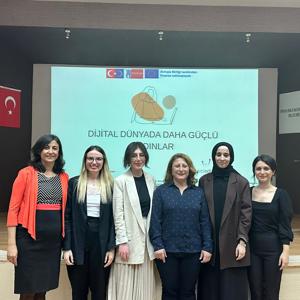 Dijital Dünyada Daha Güçlü Kadınlar Projesi Kapsamında "Dijital Okuryazarlık Eğitimi" Gerçekleştirildi - fotoğraf 1