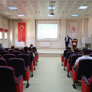 Engelli Evde Bakım Yardımı Yönetmeliği değerlendirme toplantısı, Tatvan Sosyal Hizmet Merkezi Müdürlüğü personellerinin katılımı ile gerçekleştirilmiştir. - fotoğraf 2