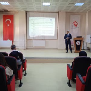 Engelli Evde Bakım Yardımı Yönetmeliği değerlendirme toplantısı, Tatvan Sosyal Hizmet Merkezi Müdürlüğü personellerinin katılımı ile gerçekleştirilmiştir. - fotoğraf 3