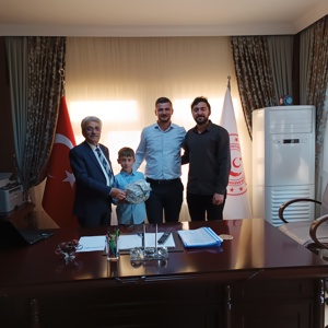 Badminton Turnuvasında Birincilik Ödülü - fotoğraf 4