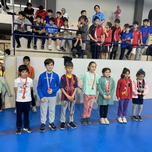 Badminton Turnuvasında Birincilik Ödülü - fotoğraf 6