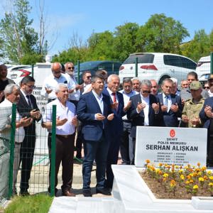 Şehit Polis Memurumuz Nefize ÇETİN ÖZSOY Kabri Başında Anıldı - fotoğraf 9