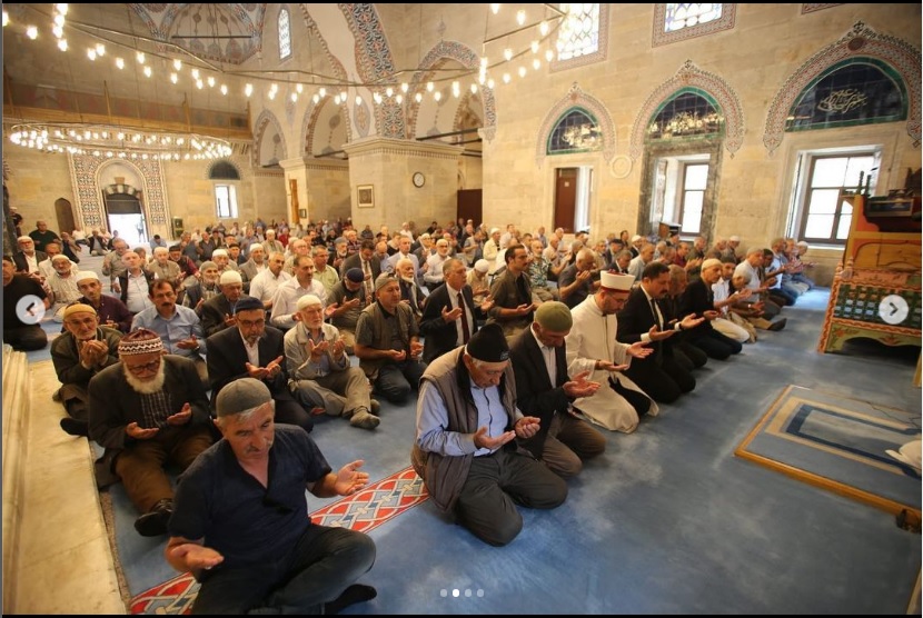  Sultan II. Bayezid Camii’nde Kur’an-ı Kerim, Mevlid-i Şerif ve dualar okundu.