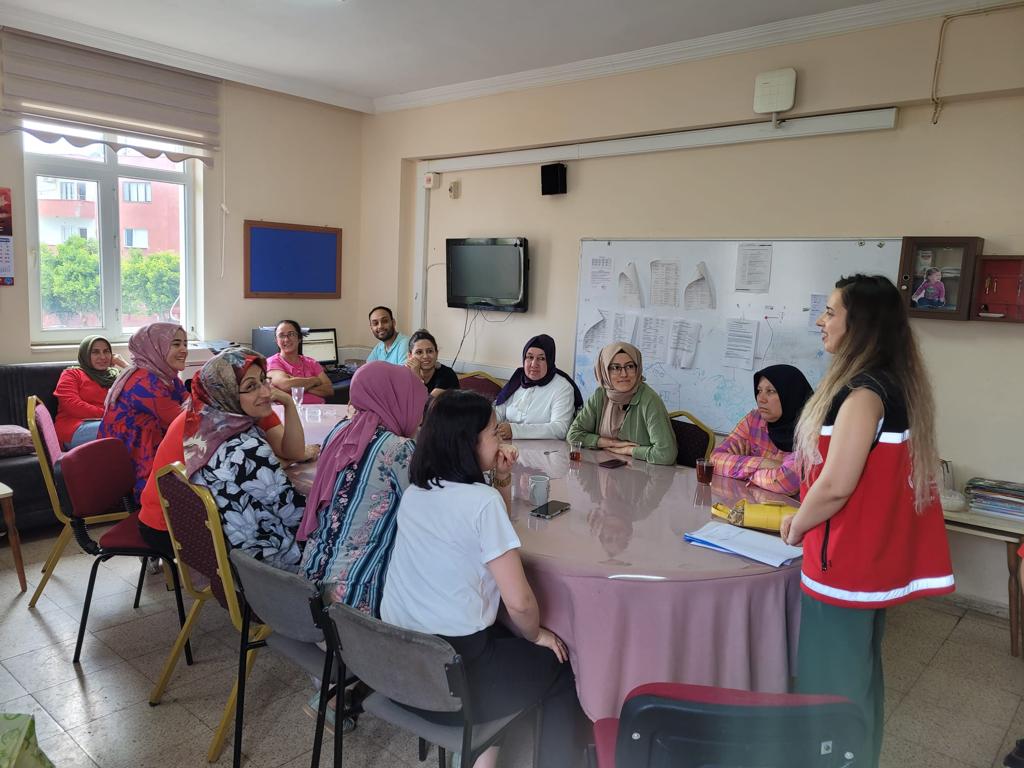 #ErdemliSHM, Hürriyet İlkokulu öğrencilerine yönelik ''Ekolojik Okuryazarlık ve Teknoloji Bağımlılığı'' konularında eğitim verdi. Ayrıca okul idarecileri ve öğretmenlerini #ÇocuklarGüvendeProgramı hakkında bilgilendirdi. 