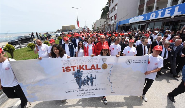 95 Kilometrelik “Onurlu ve Gururlu Atatürk ve İstiklal Yolu Yürüyüşü” yapıldı.