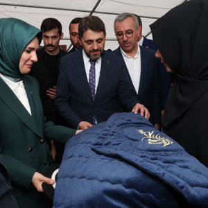 Bakanımız Sayın Mahinur Özdemir Göktaş Kadın İş Atölyesinde Depremzede Kadınlarla Bir Araya Geldi - fotoğraf 1