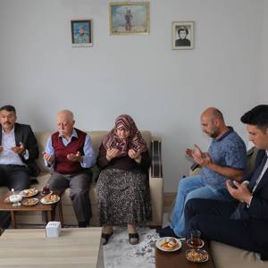 Sayın Valimiz Ali Çelik, Babalar Günü’nü Şehit Babalarıyla Geçirdi - fotoğraf 2
