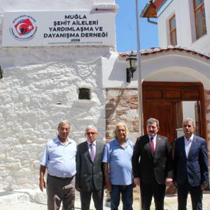 Valimiz Sayın Orhan TAVLI Muğla Şehit Aileleri Yardımlaşma ve Dayanışma Derneğini ziyaret etti.  - fotoğraf 1