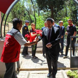 ŞEHİTLİĞE BAYRAM ZİYARETİ - fotoğraf 2