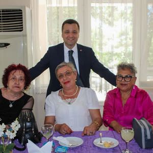 BAYRAM SEVİNCİ PAYLAŞTIKÇA ARTAR - fotoğraf 1
