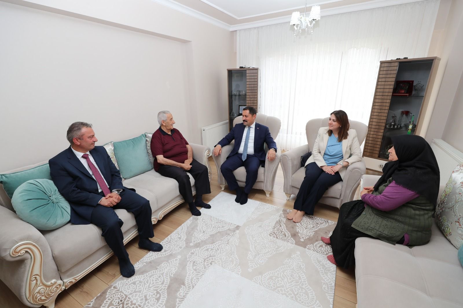 Şehidimiz Jandarma Onbaşı Yusuf KAYA'nın annesi ile babasını ziyaret 