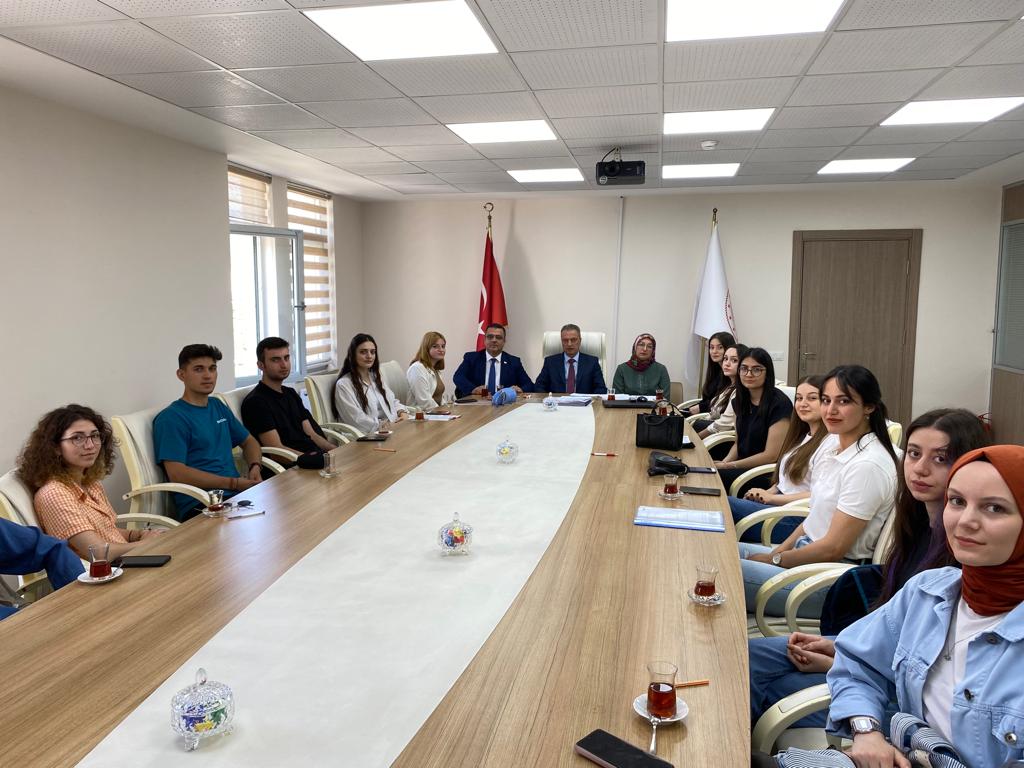 "Ulusal Staj Programı" kapsamında kurumumuzda staj programında yer alacak stajyerlere bilgilendirme toplantısı yapıldı. 