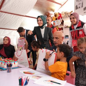 Bakanımız Sayın Mahinur Özdemir Göktaş Hazırlanan Pastadaki Mumları Çocuklarımızla Birlikte Söndürdü - fotoğraf 4