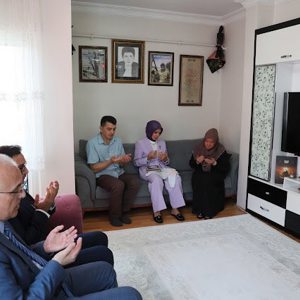Bakanımız Sayın Mahinur ÖZDEMİR GÖKTAŞ Hanımefendi ve Genel Müdürümüz Sayın Şemseddin YALÇIN “Kurban Bayramı”nda Şehit Ailelerimiz İle Bayramlaştı. - fotoğraf 2