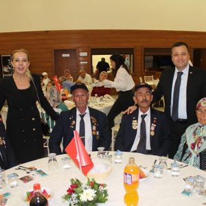 15 TEMMUZ DEMOKRASİ VE MİLLİ BİRLİK GÜNÜ VESİLESİYLE ŞEHİT YAKINLARIMIZ VE GAZİLERİMİZ ONURUNA PROGRAM DÜZENLENDİ - fotoğraf 3