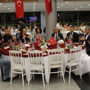 15 TEMMUZ DEMOKRASİ VE MİLLİ BİRLİK GÜNÜ VESİLESİYLE ŞEHİT YAKINLARIMIZ VE GAZİLERİMİZ ONURUNA PROGRAM DÜZENLENDİ - fotoğraf 2