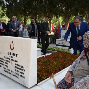 15 Temmuz Demokrasi ve Milli Birlik Günü etkinlikleri kapsamında protokol üyeleri Asker ve Polis Şehitliği’ni ziyaret etti - fotoğraf 1
