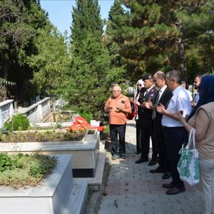 15 Temmuz Demokrasi ve Milli Birlik Günü Kapsamında  Şehitlerimizin Kabirleri Ziyaret Edildi - fotoğraf 16