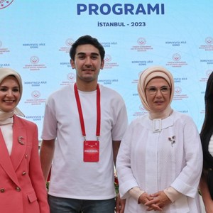 Sayın Emine Erdoğan Hanımefendi ve Bakanımız Sayın Mahinur Özdemir Göktaş Koruyucu Aile Günü Programına Katıldı - fotoğraf 1