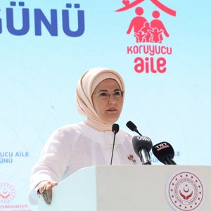 Sayın Emine Erdoğan Hanımefendi ve Bakanımız Sayın Mahinur Özdemir Göktaş Koruyucu Aile Günü Programına Katıldı - fotoğraf 2